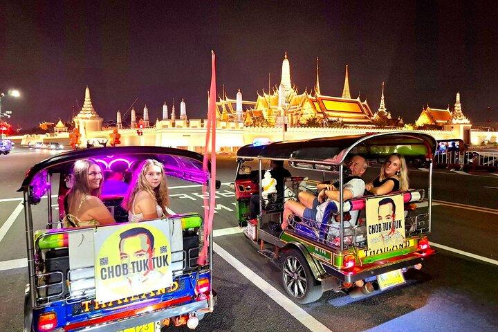 2-hour Bangkok Old City Night CHOB TUK TUK + Talat Noi Street Art