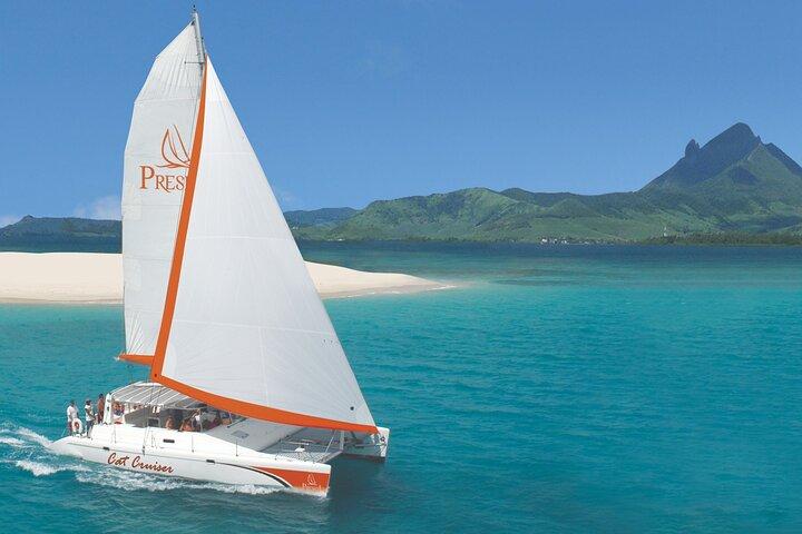 Catamaran Cruise: Isle aux Cerfs, Including BBQ Lunch, in Mauritius