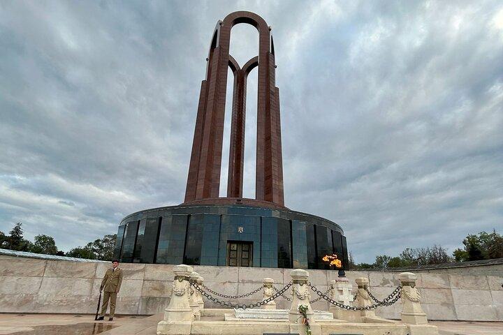 Contrasts of Communism - Small Group Walking Tour in Bucharest