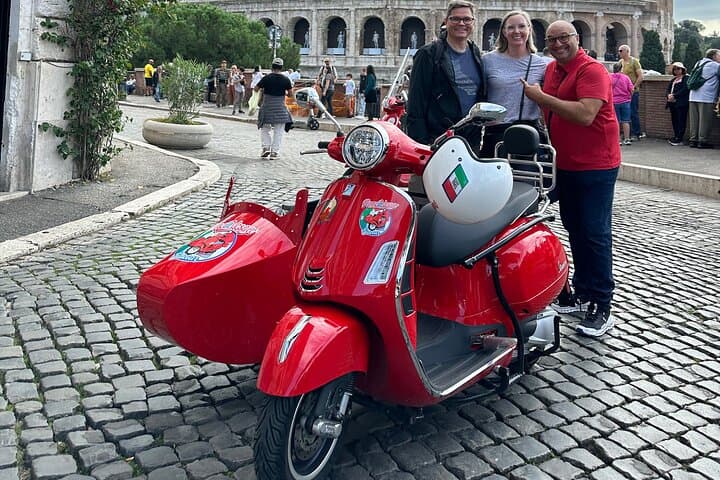Rome Private/Group Tour in a Vespa Sidecar Style for 90 Minutes