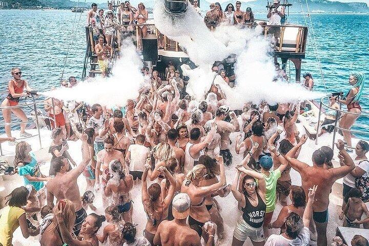Kemer : Pirate Party Boat Trip w / Lunch & Soft Drinks & Transfer