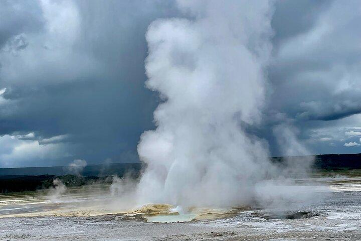 Half Day Yellowstone “Hot Spots” Deals From West Yellowstone
