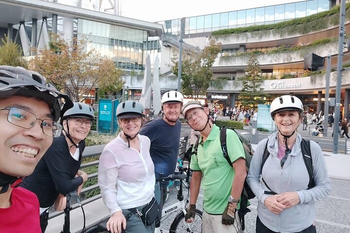 2.5 Hour-Guided Cycle Tour in the Central Tokyo