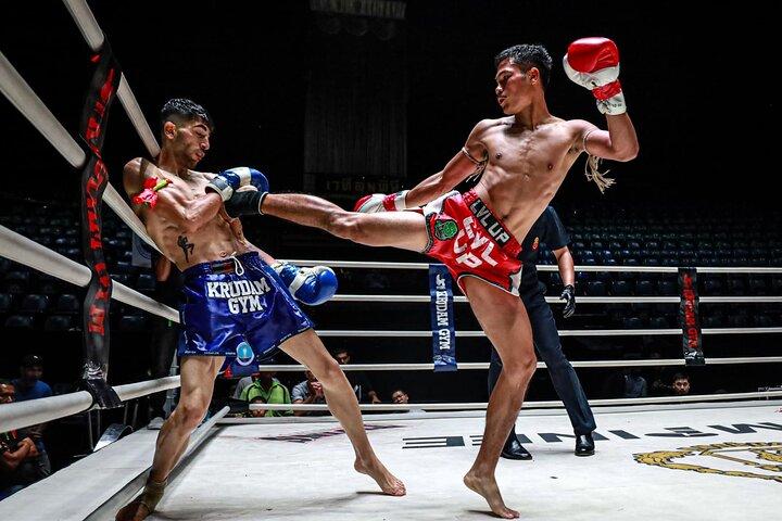 Friday Muay Thai Madness Explosion at Lumpinee Stadium Bangkok