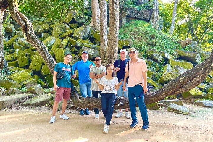 Siem Reap: Kulen Waterfall, Banteay Srei, and Beng Mealea Tour
