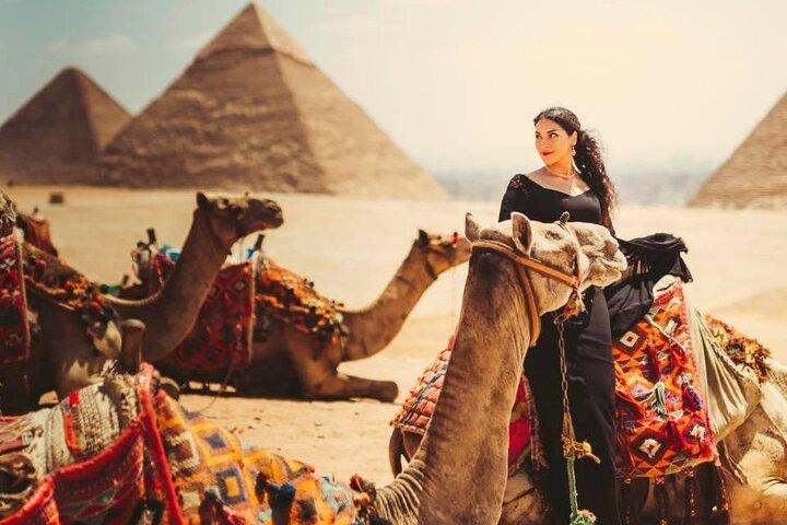Private Tour Giza Pyramids ,Egyptian Museum and Local Market