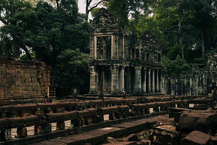 Banteay srei and Angkor Grand Circuit with Tour Guide