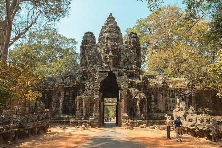 Two Day Tour, Taxi Phnom Penh to Siem Reap, Angkor Visit & Return