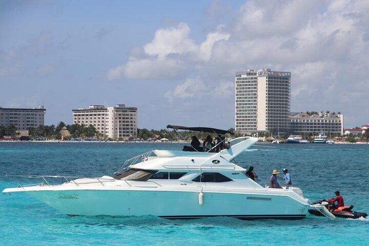 Private SeaRay 47ft Yacht Rental Cancun 23P6