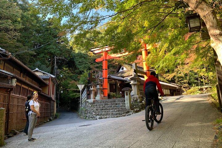 Arashiyama Kinkakuji Quiet Trail E-Bike Tour with Hotel Transfer