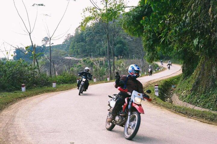 Ba Be Lake Boat Trip and Motorbike Tour from Hanoi