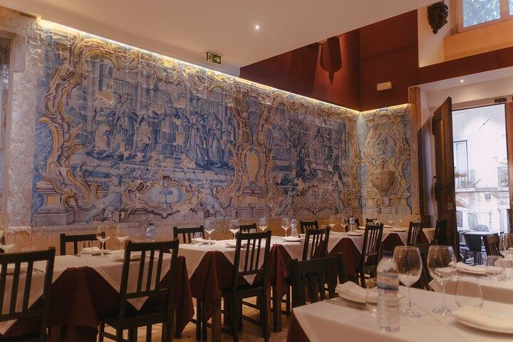Mesa de Frades Dinner in Lisbon Fado Show Portuguese Live Music