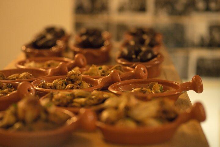 Lisbon: Tapas & Drinks with Fado Live Performance