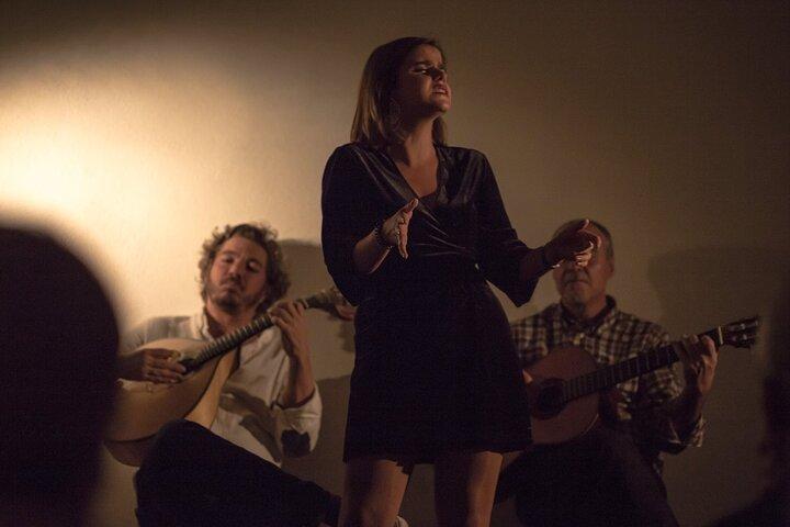 Lisbon: Tapas & Drinks with Fado Live Performance