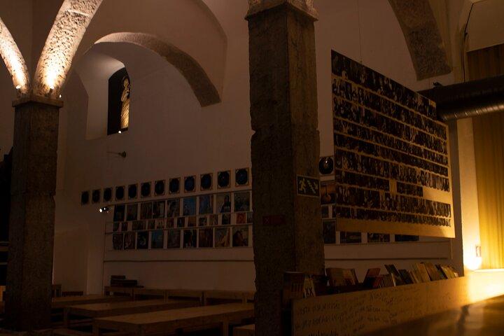 Lisbon: Tapas & Drinks with Fado Live Performance
