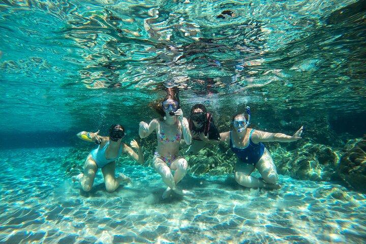 Kayaking Tour to the secrets of Milos