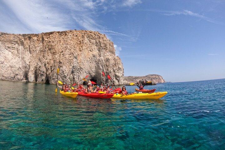 Kayaking Tour to the secrets of Milos