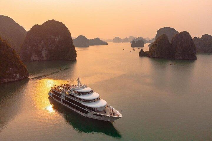 Luxury Halong Bay Day Cruise with Sea Octopus From Ha Long city