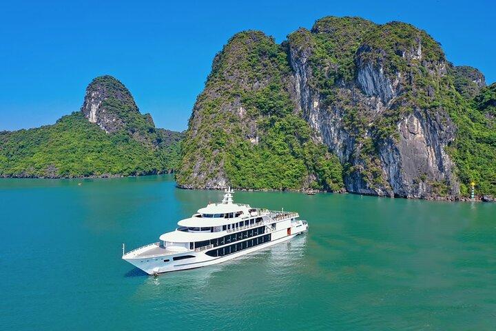 Top Halong Bay Luxury Tour: Sea Octopus Day Cruise from Hanoi