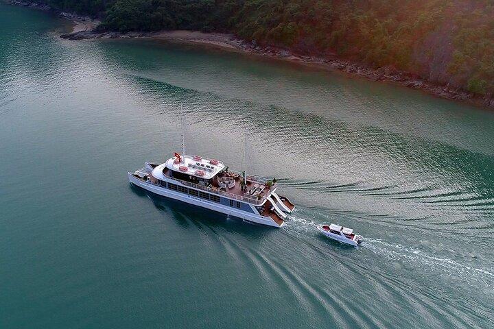 Halong Bay and Lan Ha Bay 5-Star Luxury Cruise Experience