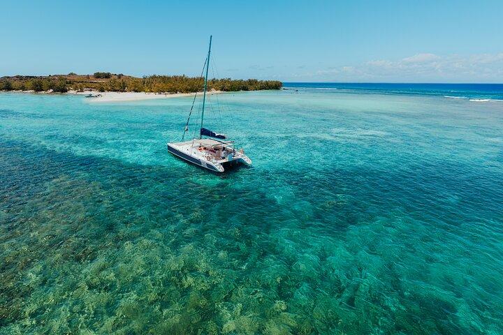 Mauritius Catamaran to Coin de Mire & Gabriel Island - F&B Inc.