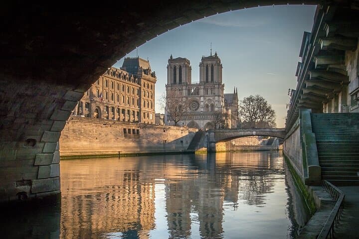 Notre Dame Guided Tour with Scheduled Group Access Option