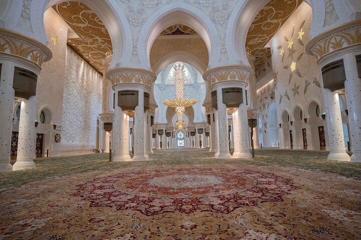 Sheikh Zayed Grand Mosque Tour with Louvre Museum Admission