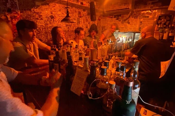 [Private]Shinjuku Golden Gai Bar Hopping w/ Japanese Local Guide