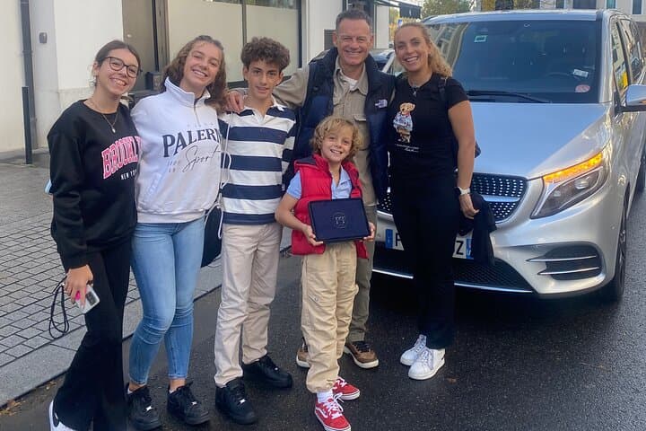 Private Transfer Charles de Gaulle Airport CDG to Disney Paris