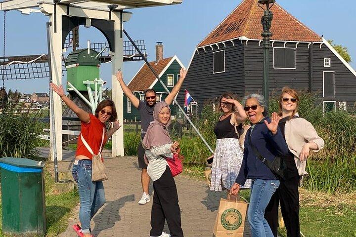 Keukenhof (tulips), Zaanse Schans and Volendam Small Group Tour
