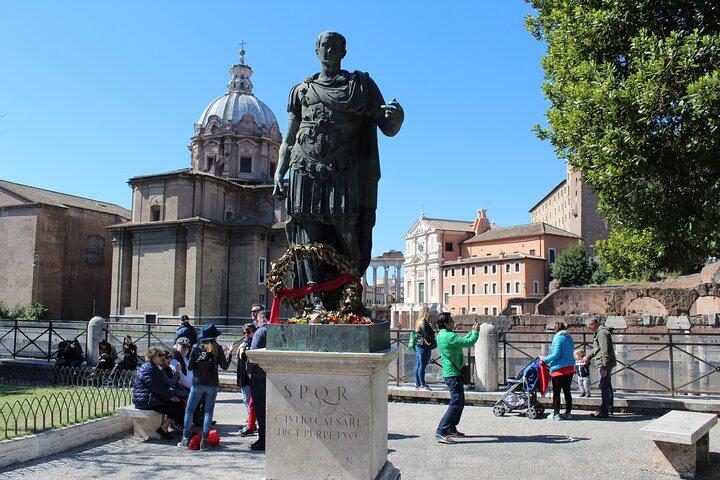 The last day of Julius Caesar: from the glory to the Ides of March