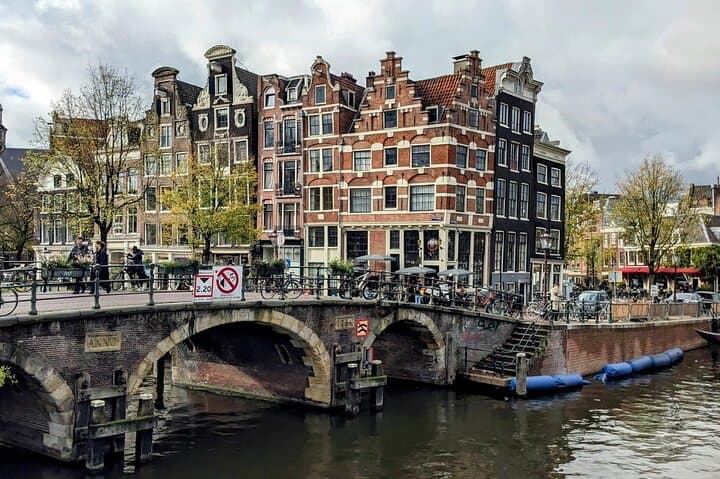 History & culture tour in Amsterdam with a local