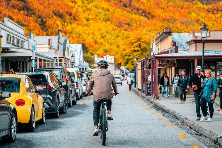 Arrowtown to Queenstown Bike Tour with Shuttle