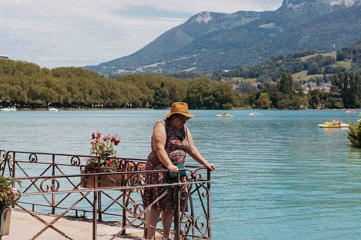Pérouges & Annecy Private Day Trip with Food Tasting from Lyon