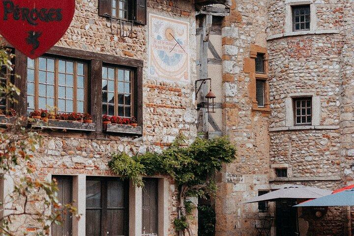 Pérouges & Annecy Private Day Trip with Food Tasting from Lyon