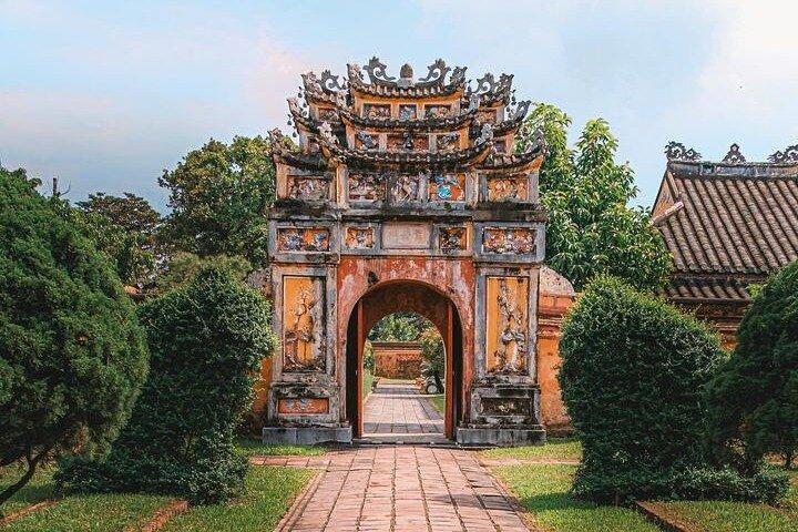 Hue Imperial City Tip-Based Walking Tour (Group Tour)