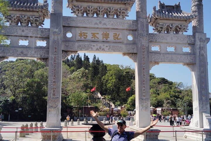 Premium Lantau Tour with Cable Car tickets with Guide