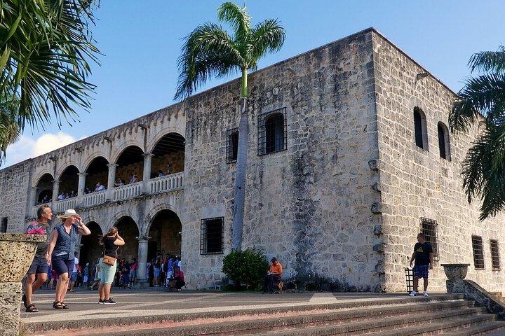 Half Day Santo Domingo Tour: Three Eyes Park to Colon Lighthouse