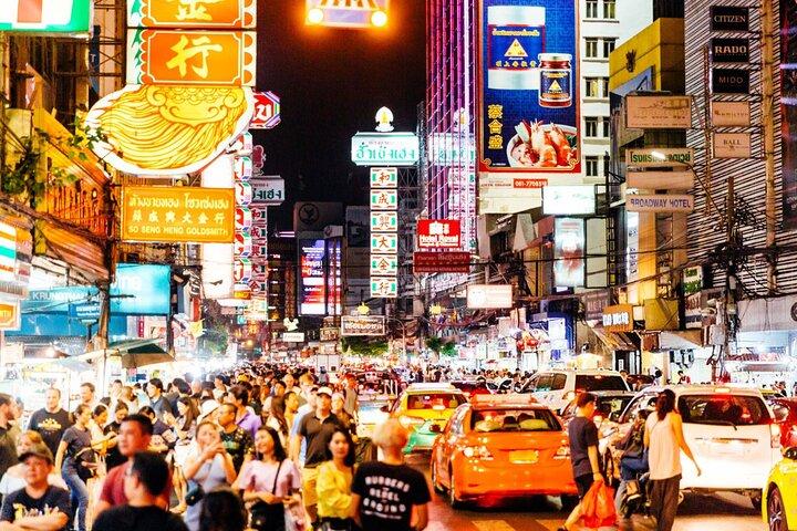 Bangkok Night Tour: Chao Phraya Boat, Tuk-Tuk & Chinatown Food