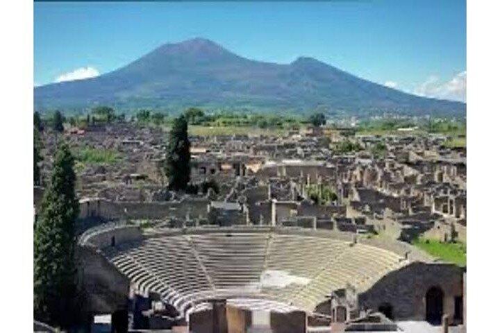 From Naples station to Positano with 2-hour stop in Pompeii