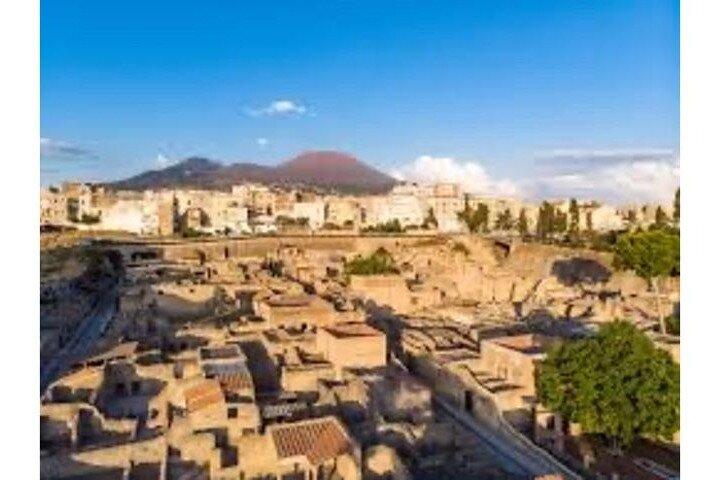 From Naples station to Positano with 2-hour stop in Pompeii
