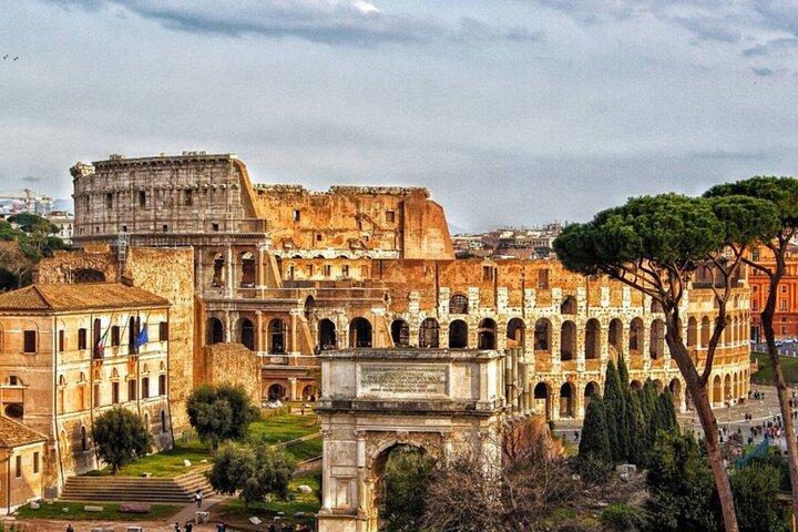 Colosseum, Forum and Palatine Hill small group tour