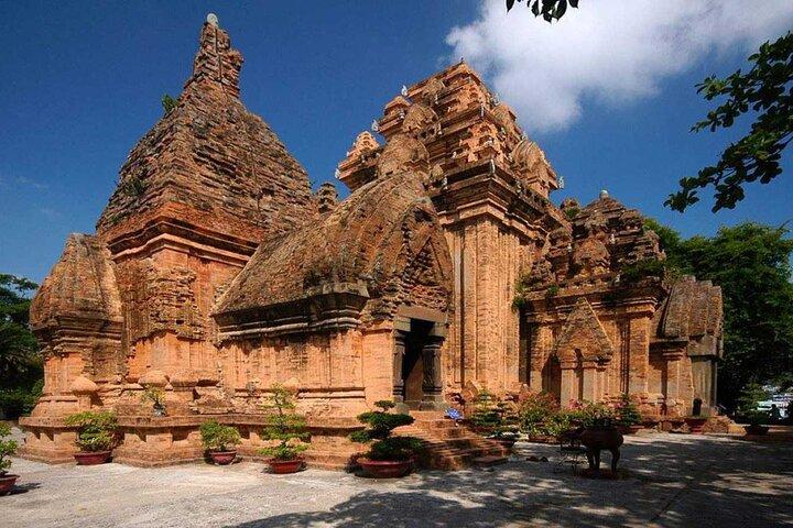 Cam Ranh Nha Trang 4 Days Tour with City, Vinwonder and 4 Islands