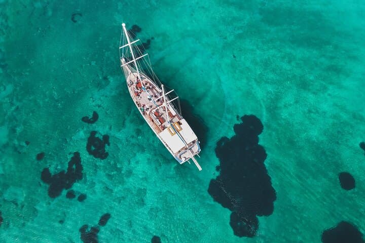 Athens Riviera Sunset Dinner Cruise to Ydrousa & Vouliagmeni