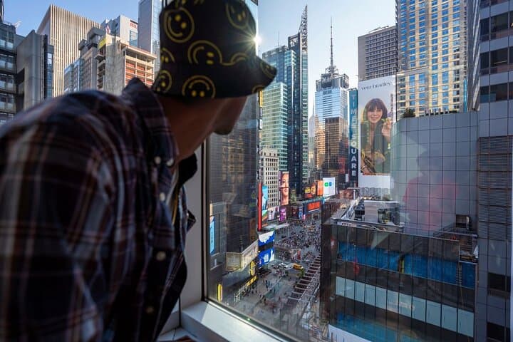 NYC Broadway Tour: Backstage Stories & Theater Secrets
