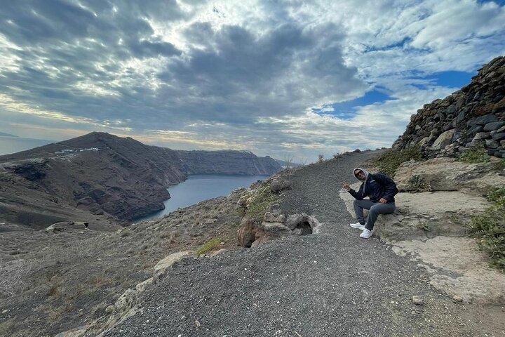 Santorini Caldera Hike from Fira to Oia with Guide