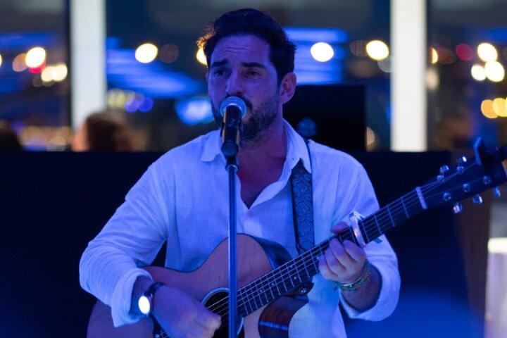 Paris Christmas Dinner Cruise Shared Tour with Singer
