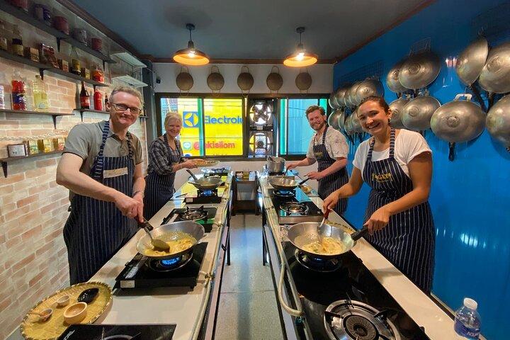 Traditional Thai Cooking Class with Market Visit in Bangkok