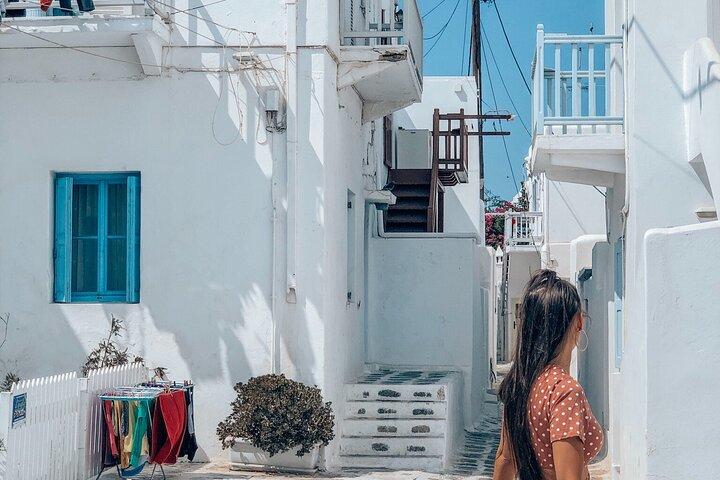 Mykonos Island Sightseeing Tour via Bus Cruise and Guided Walk