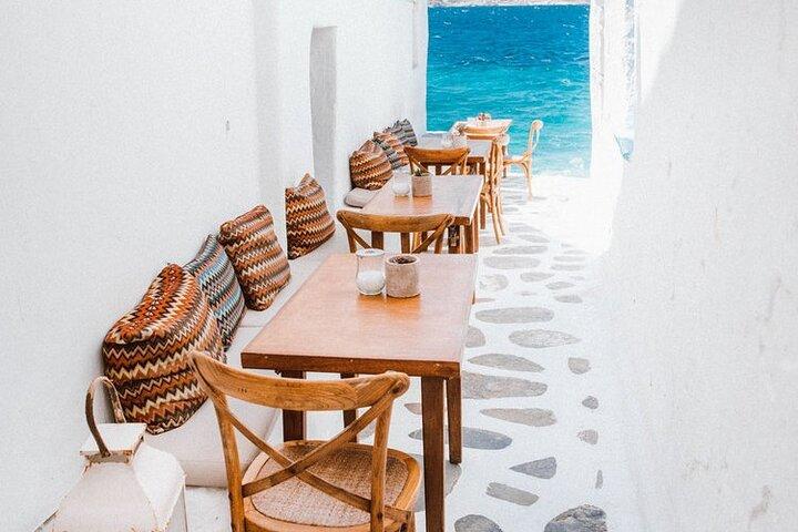 Mykonos Island Sightseeing Tour via Bus Cruise and Guided Walk